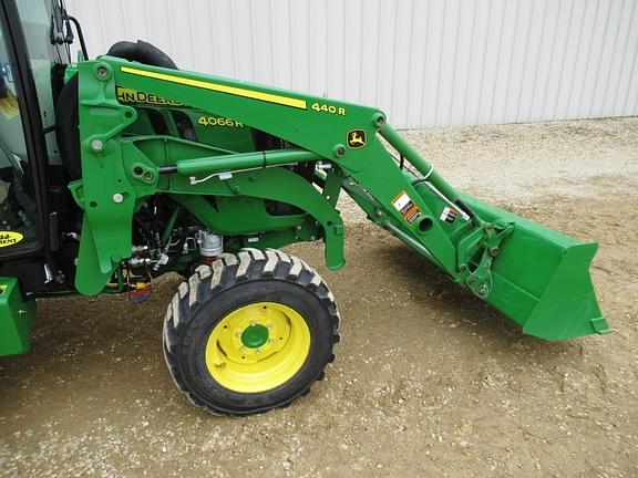 Image of John Deere 4066R equipment image 4