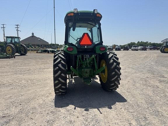 Image of John Deere 4066R equipment image 4