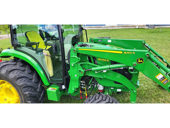 Image of John Deere 4066R equipment image 1