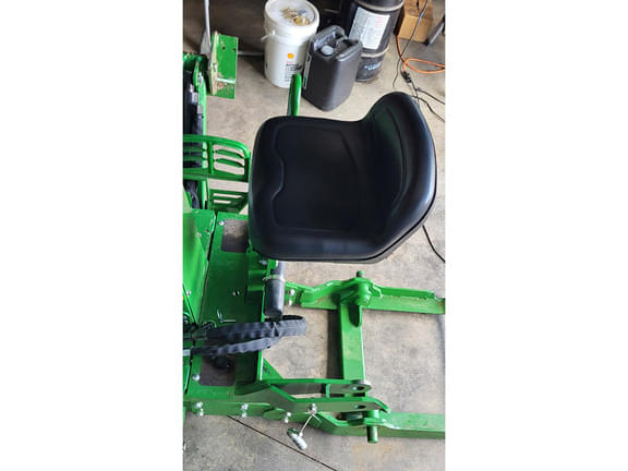 Image of John Deere 4066R equipment image 4