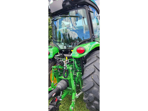 Image of John Deere 4066R equipment image 3