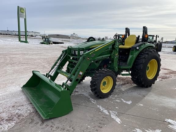 Image of John Deere 4066R equipment image 3