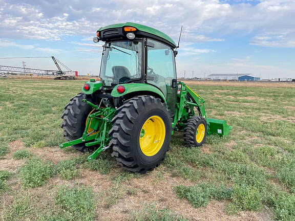 Image of John Deere 4066R equipment image 4