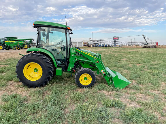 Image of John Deere 4066R equipment image 3