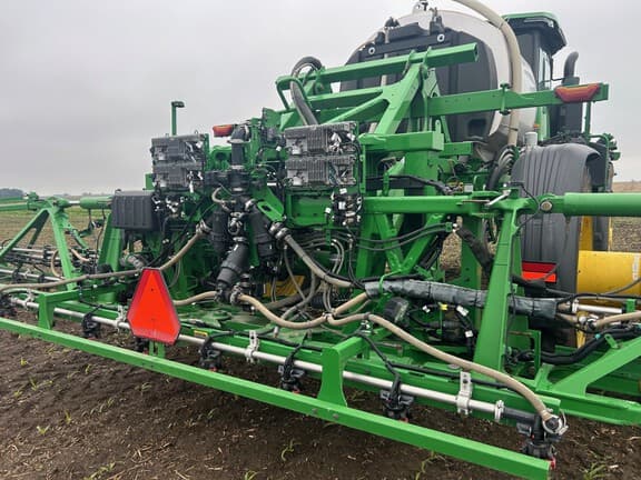 Image of John Deere 410R equipment image 1