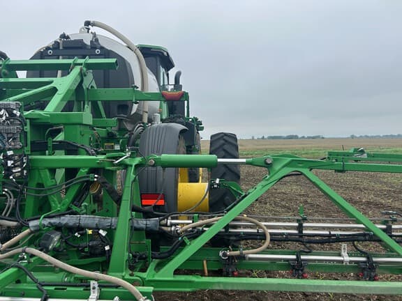 Image of John Deere 410R equipment image 2