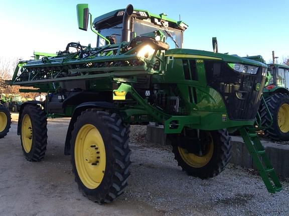 Image of John Deere 410R equipment image 1