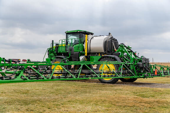 Image of John Deere 410R equipment image 3