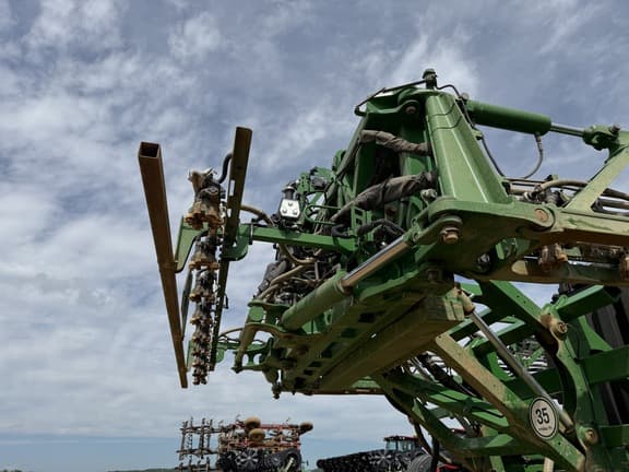 Image of John Deere 410R equipment image 4