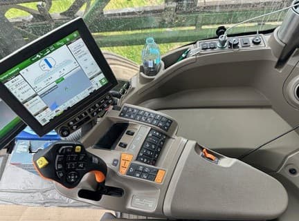 Image of John Deere 410R equipment image 3