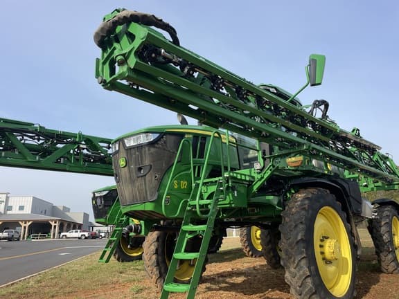 Image of John Deere 410R equipment image 2