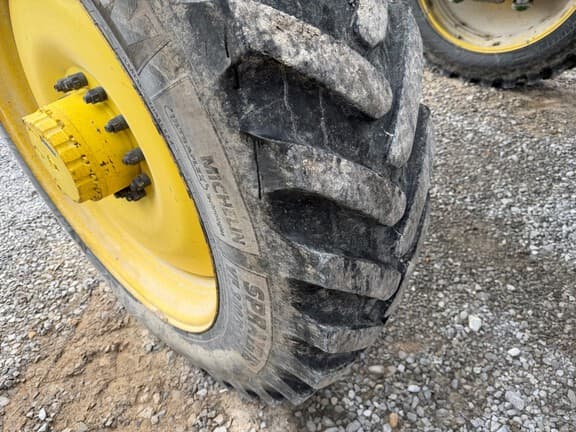 Image of John Deere 410R equipment image 2