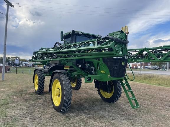 Image of John Deere 410R equipment image 4