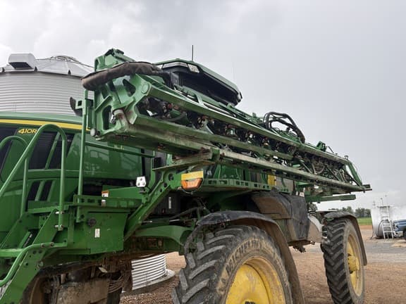 Image of John Deere 410R equipment image 3