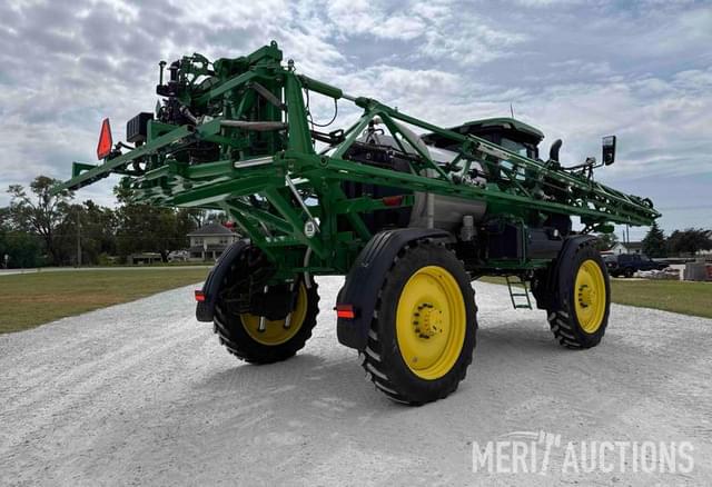 Image of John Deere 410R equipment image 4