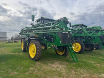 Image of John Deere 412R equipment image 4