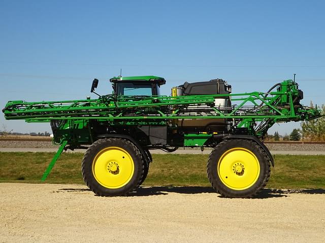 Image of John Deere 412R equipment image 4