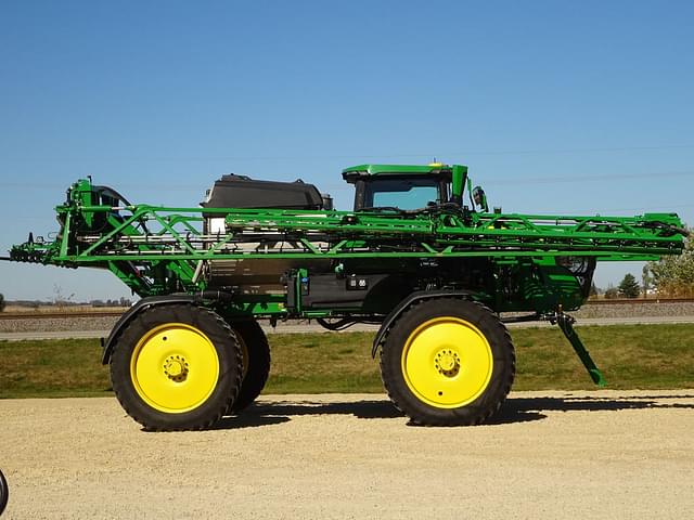 Image of John Deere 412R equipment image 3