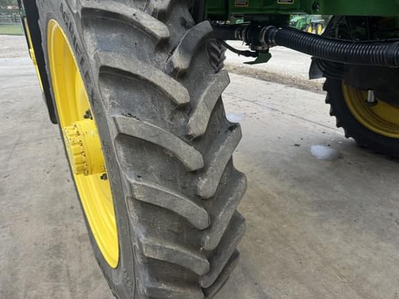 Image of John Deere 412R equipment image 3