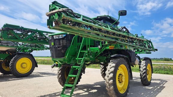 Image of John Deere 412R equipment image 1