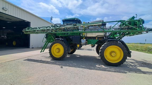 Image of John Deere 412R equipment image 2