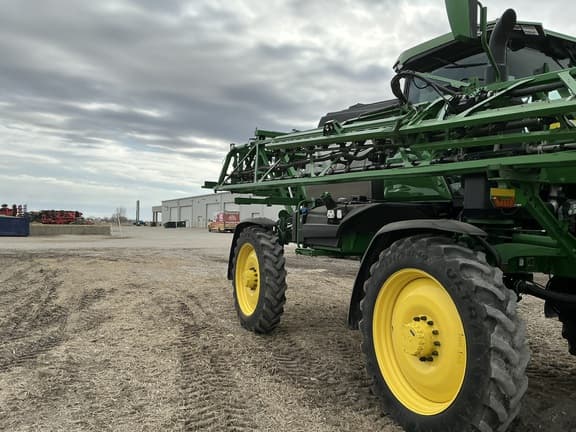 Image of John Deere 412R equipment image 4