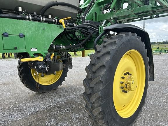 Image of John Deere 412R equipment image 4
