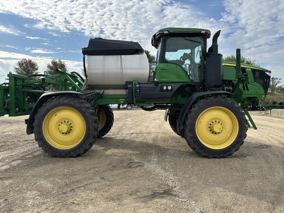 Image of John Deere 412R equipment image 4