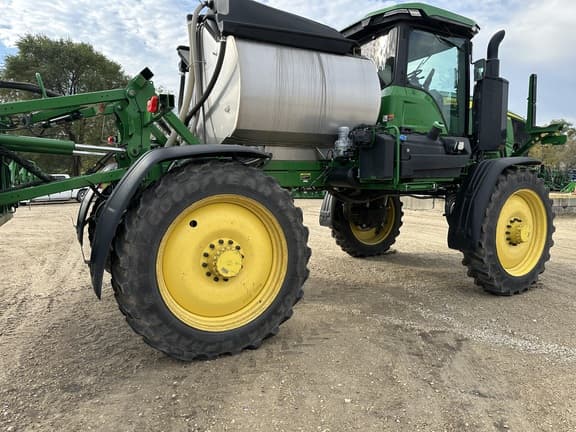 Image of John Deere 412R equipment image 3