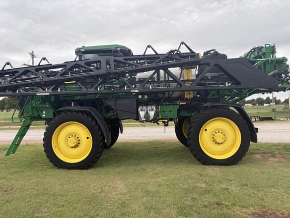 Image of John Deere 412R equipment image 4
