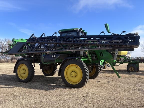 Image of John Deere 412R equipment image 3