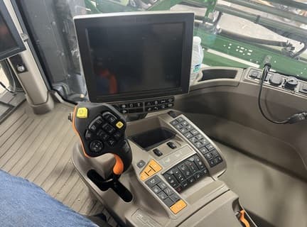 Image of John Deere 412R equipment image 4