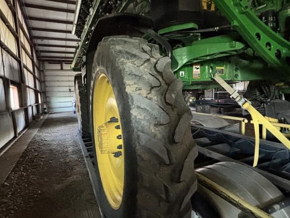 Image of John Deere 412R equipment image 4