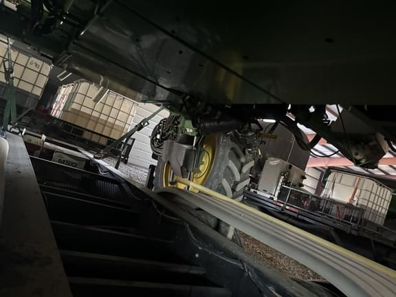 Image of John Deere 412R equipment image 3