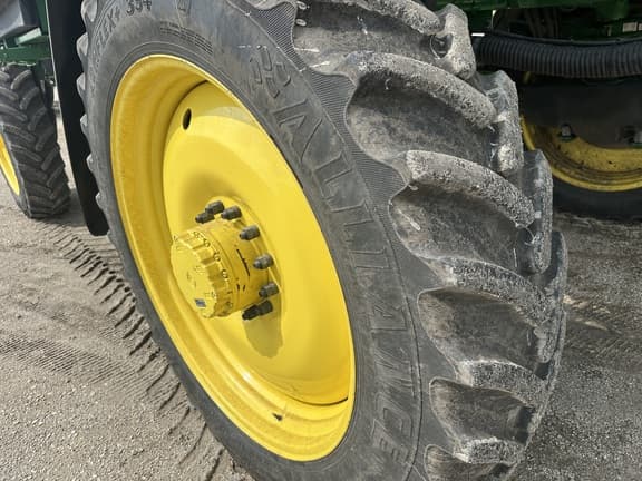 Image of John Deere 412R equipment image 4