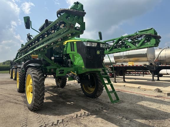 Image of John Deere 412R equipment image 1