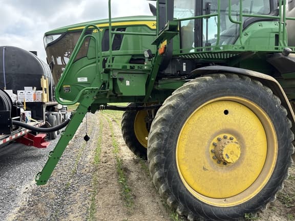 Image of John Deere 412R equipment image 4