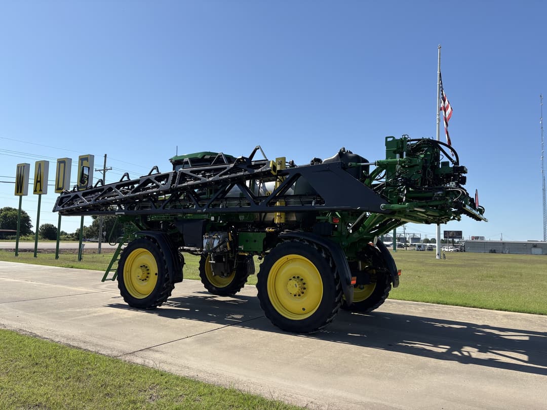 Image of John Deere 412R Image 0