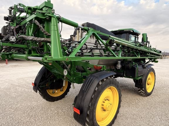 Image of John Deere 412R equipment image 4