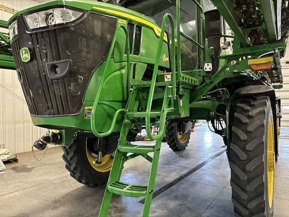 Image of John Deere 412R equipment image 4