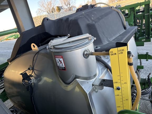 Image of John Deere 412R equipment image 3