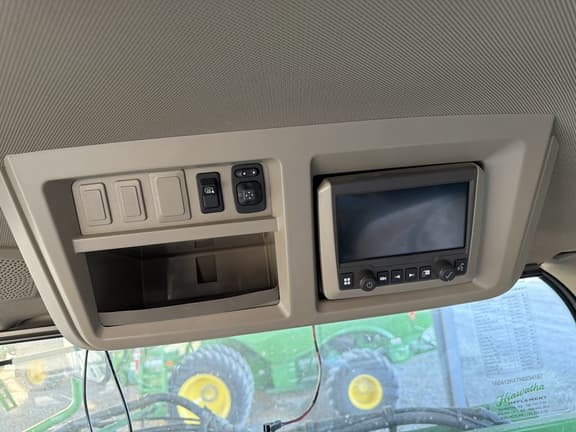 Image of John Deere 412R equipment image 4