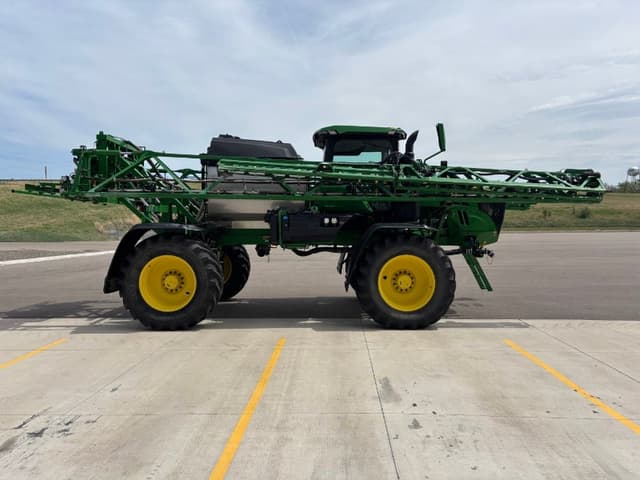 Image of John Deere 412R equipment image 3