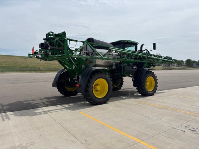 Image of John Deere 412R equipment image 4