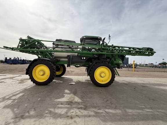 Image of John Deere 412R equipment image 4