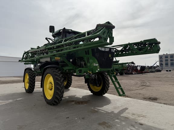 Image of John Deere 412R equipment image 3