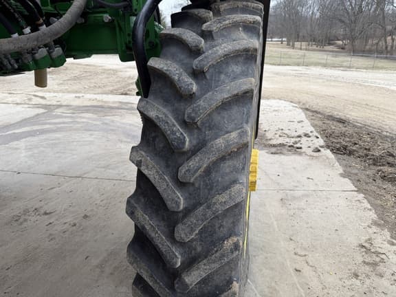 Image of John Deere 412R equipment image 4