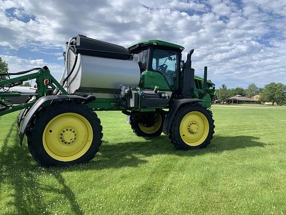 Image of John Deere 412R equipment image 4