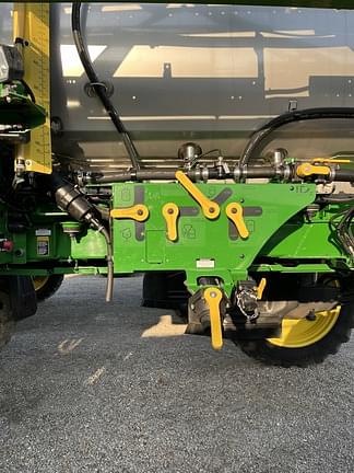 Image of John Deere 412R equipment image 4