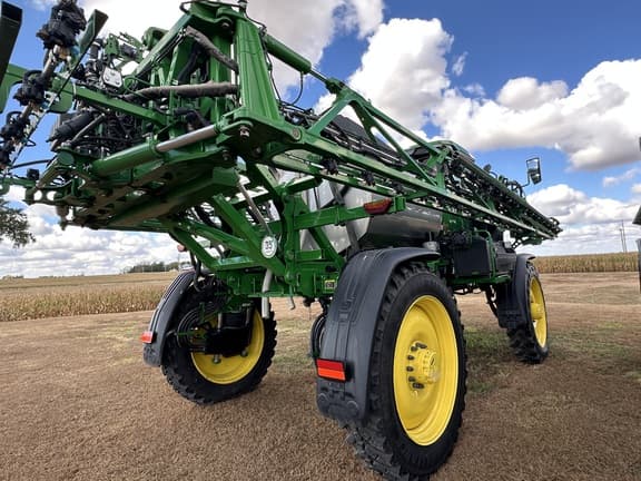 Image of John Deere 412R equipment image 4